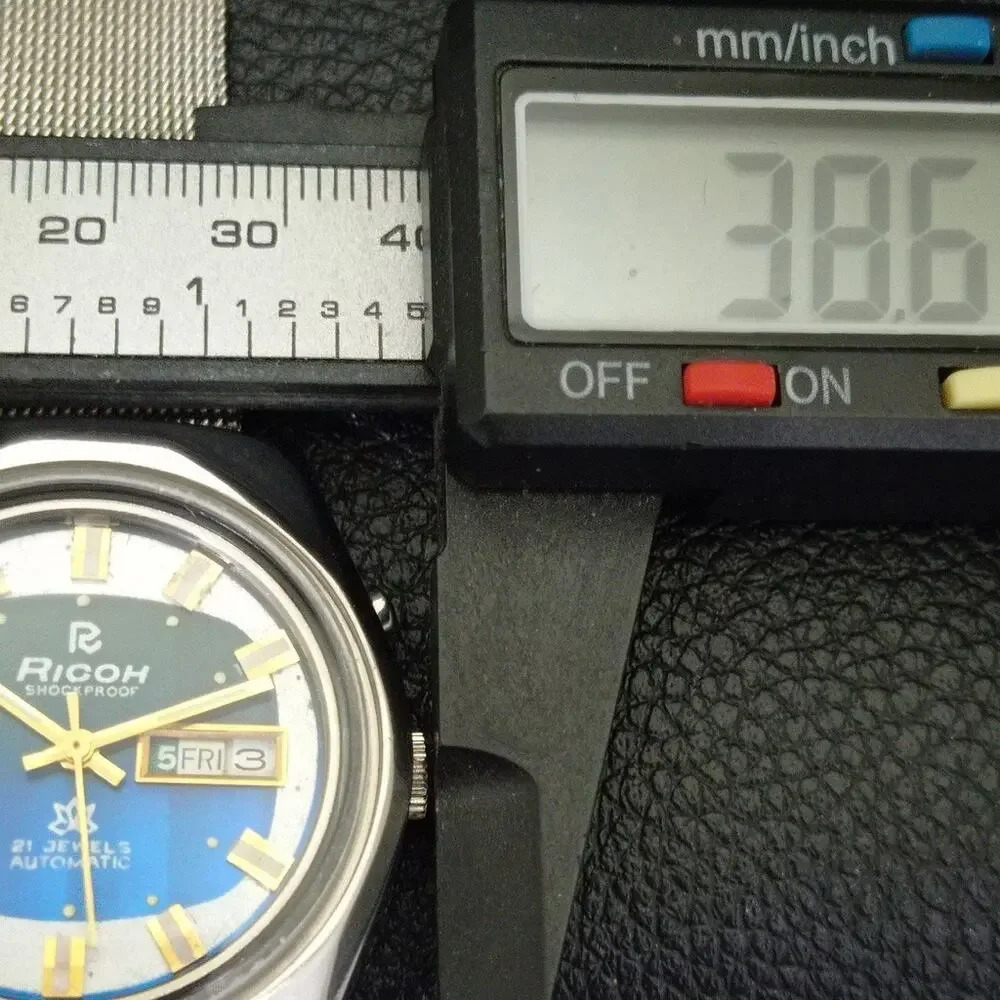 Vintage 1973 Ricoh Automer atic Mens SilvWatch W/daydate & Blue accents